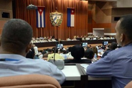 Marcha de economía de Cuba en 2023 centra debates en parlamento
