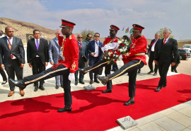 Presidente de Cuba rindió tributo a héroes de Namibia