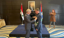 Presidente sirio condecora a Embajador de Cuba