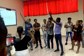 Jóvenes universitarios "enseñan lo que saben" en Santiago de Cuba