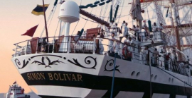 Arriba hoy buque escuela venezolano "Simón Bolivar"