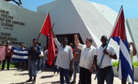 Abanderan brigada de trabajadores eléctricos que parten hacia Pinar del Río