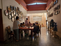 Exponen obras del taller  La casa de la cerámica