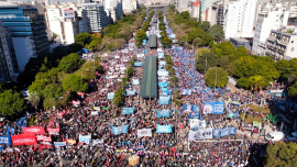 Consideran histórico acto en la plaza de Mayo, de Argentina