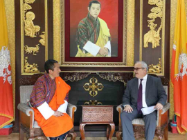 Recibe primer ministro de Bután a embajador de Cuba