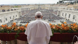 Papa Francisco pide en misa navideña acabar las guerras y el hambre