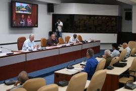Presidente cubano evalúa labores restaurativas tras huracán Ian