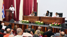 En Santiago de Cuba Esteban Lazo departe con la Asamblea Municipal del Poder Popular