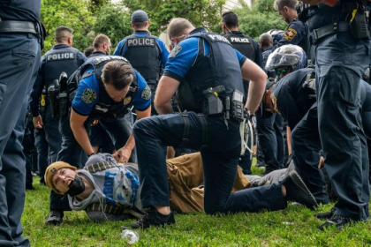 La cifra de jóvenes detenidos por las protestas en universidades de Estados Unidos supera los 2 200