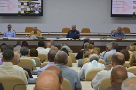 Presidente de Cuba evaluó trabajo de sector sanitario y alimentario