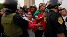 Tensa jornada de protesta en capital de Perú tras muertes