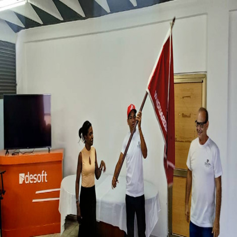 Desoft Santiago de Cuba recibe por tercer año consecutivo la bandera Vanguardia Nacional