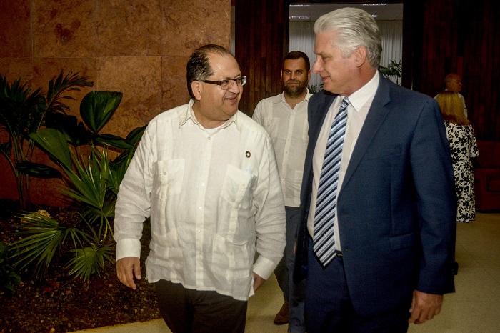 El dignatario destacó la comprensión que ha tenido la entidad ante “las prioridades en nuestro Programa de Desarrollo Económico y Social hasta el 2030”. diaz canel con pnud 3