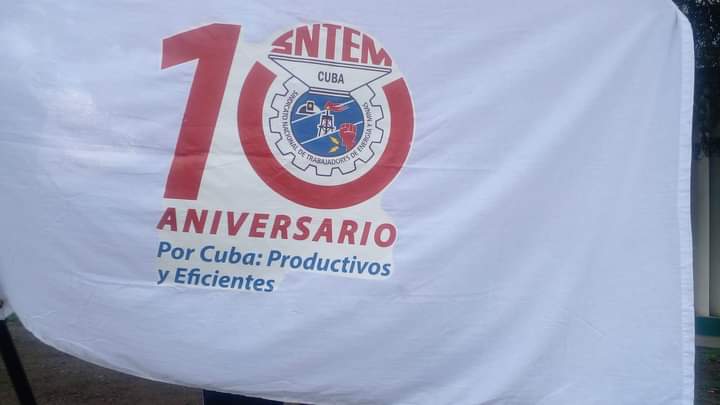 El estandarte y su recorrido por todas las provincias del país deviene una de las iniciativas por este cumpleaños del SNTEM Foto 3 Energia
