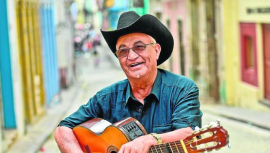 Músico cubano Eliades Ochoa arriba a su 77 cumpleaños