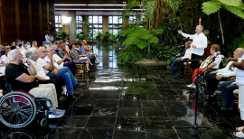 Se reúne una familia en el Palacio de Cuba