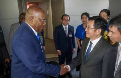 Salvador Valdés Mesa inicia visita a Vietnam