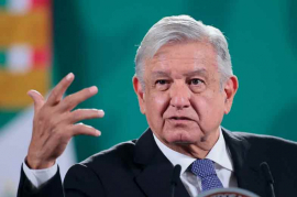 López Obrador deja paso libre al zócalo a adversarios para su marcha