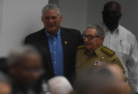 Raúl Castro y Díaz-Canel en cierre de debates del parlamento cubano