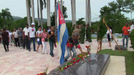 Honran en Santiago de Cuba al Comandante Juan Almeida