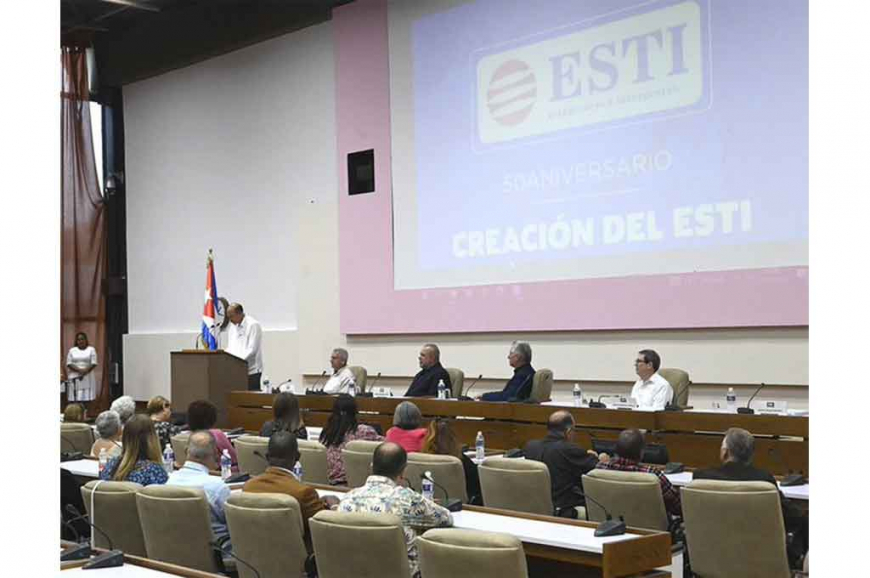 Cuba celebra 50 años de equipo nacional de traductores