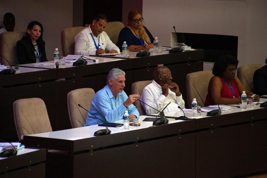 Economía en Cuba centró debates en Pleno del Partido y Parlamento