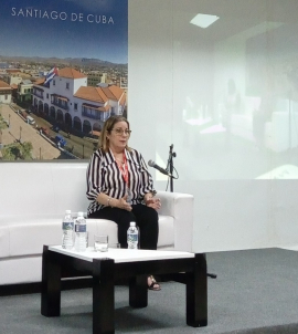 Viceministra de Comunicaciones intercambia en FETDI 2022