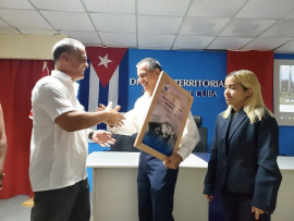 Recibe ETECSA Condición de Vanguardia Nacional