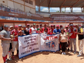 En Santiago de Cuba Copa de Softbol en saludo al décimo aniversario del Sindicato de Energía y Minas