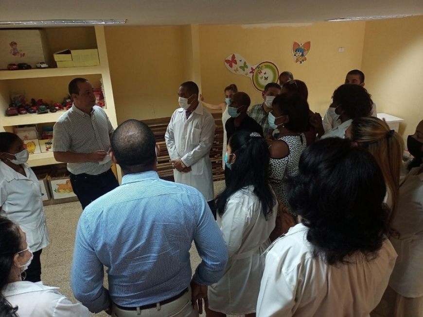 Visitó ministro de Salud instalaciones en Santiago de Cuba