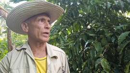 Alberto González aprovecha cada espacio de su finca en Tercer Frente