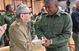 Asisten Raúl y Díaz-Canel a homenaje por 65 años de Seguridad Personal