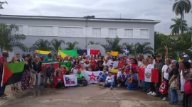 Amigos solidarios reclaman en Santiago de Cuba cese del bloqueo (+Fotos)