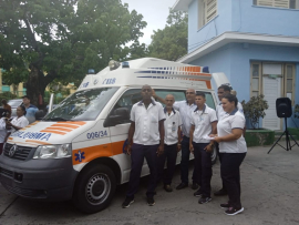 Recibe Santiago de Cuba donación de ambulancias de Italia