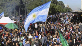 Continúa demostración de pueblos indígenas en capital argentina