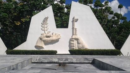 Recuerdan en Cuba inauguración de mausoleo a soldados soviéticos